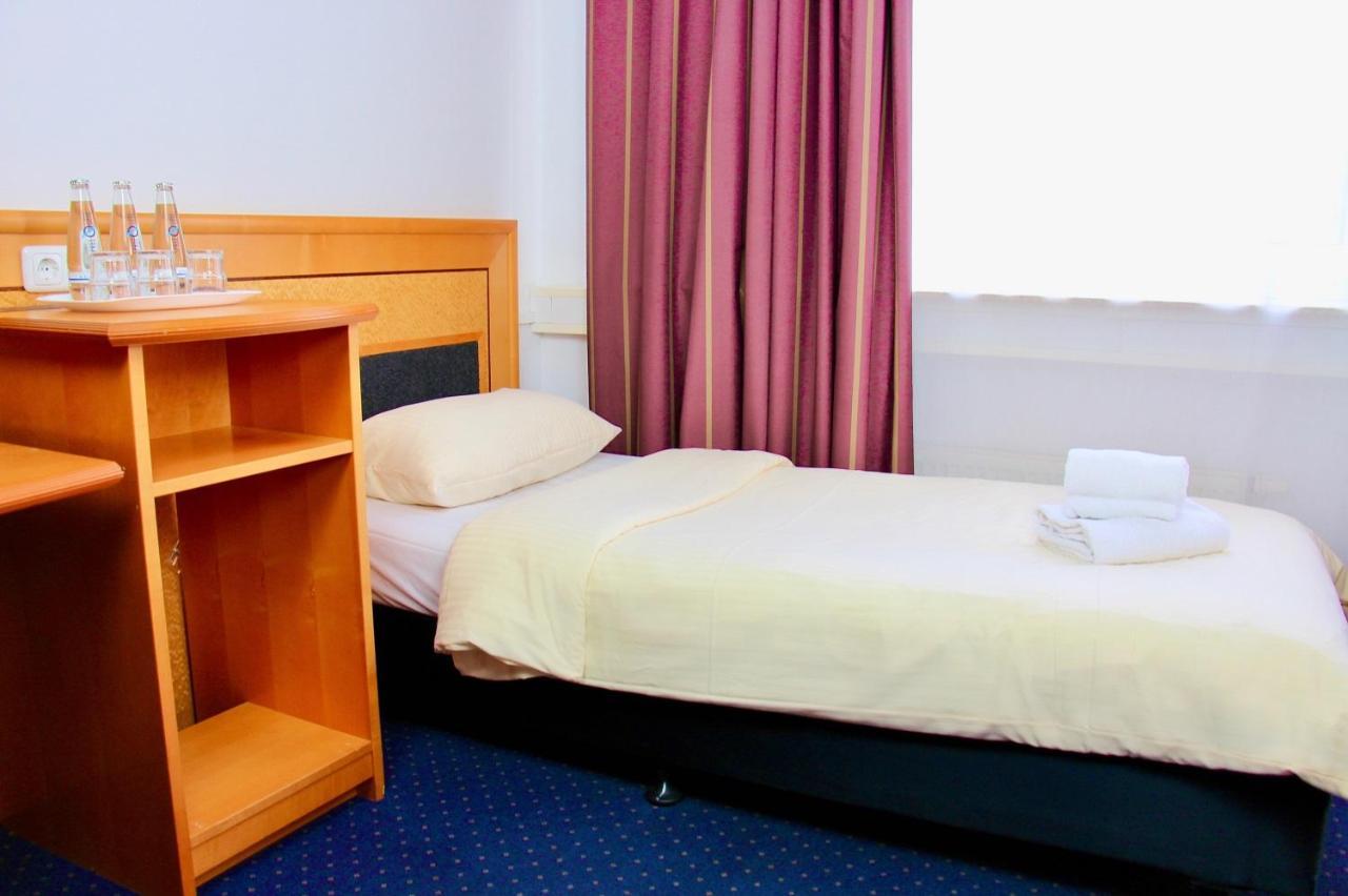 Parkhotel Viktoria เฟลเทน ภายนอก รูปภาพ