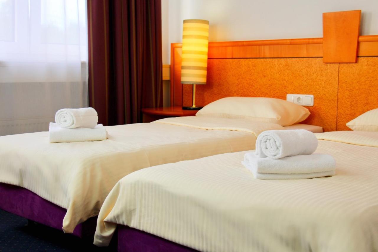 Parkhotel Viktoria เฟลเทน ภายนอก รูปภาพ