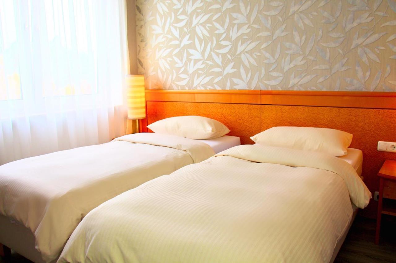 Parkhotel Viktoria เฟลเทน ภายนอก รูปภาพ