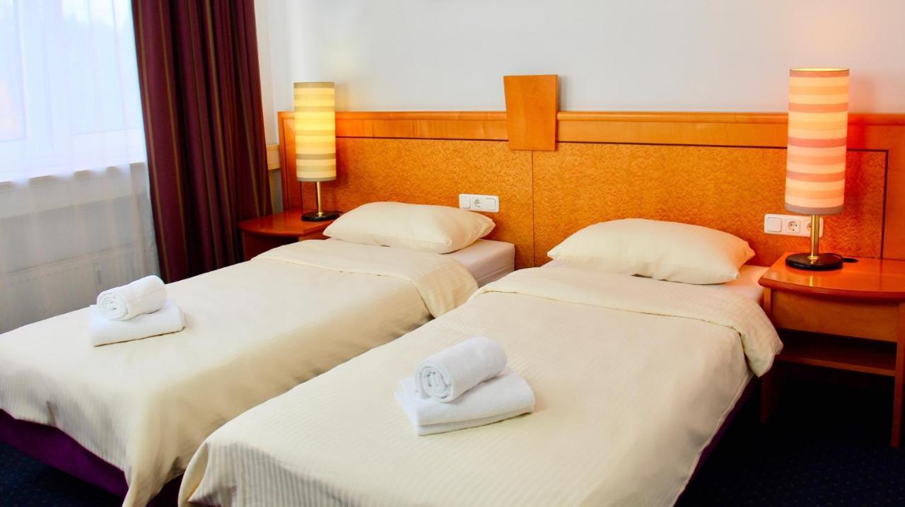 Parkhotel Viktoria เฟลเทน ภายนอก รูปภาพ